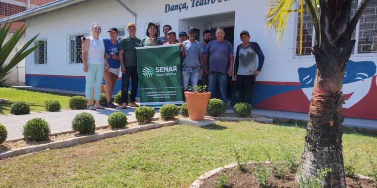 Servidores municipais batistenses participam de capacitação em jardinagem