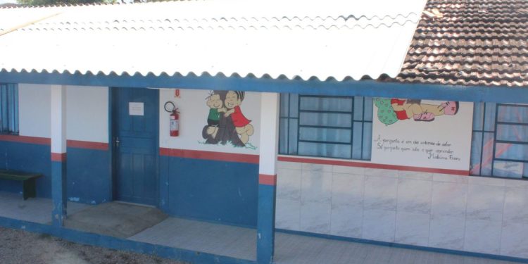 Secretaria de Educação de São João Batista efetua reforma do telhado do Núcleo Infantil Cebolinha