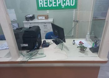 Homem em surto se fere após quebrar vidro da recepção do hospital em Nova Trento