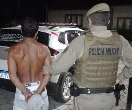 Polícia Militar cumpre mandado de prisão após mulher ser agredida pelo namorado em Nova Trento