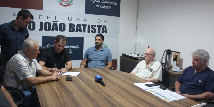 Contrato para construção da nova ponte da Colônia Nova Itália é assinado