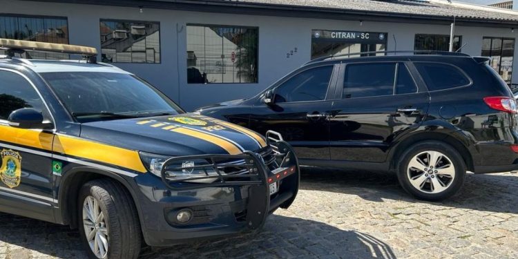 PRF recupera veículo com apropriação indébita em Piçarras