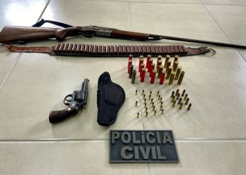Polícia Civil encontra armas e munições durante cumprimento de mandado de busca e apreensão