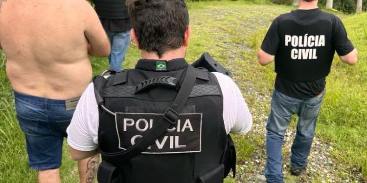 Polícia Civil cumpre mandados de busca e apreensão e prisão temporária por tráfico de drogas e organização criminosa