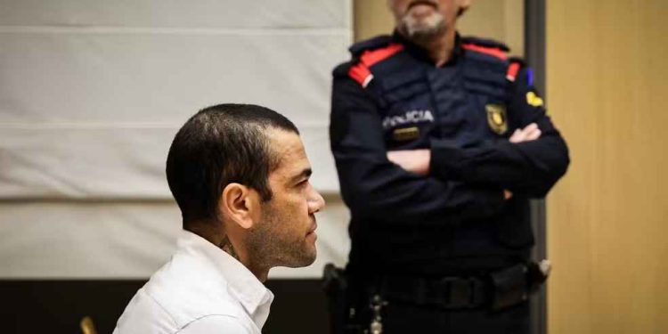 Seria a sentença? Daniel Alves é convocado a comparecer no tribunal