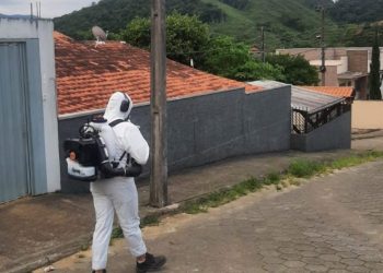 Secretaria de Saúde de São João Batista efetua tratamento local contra a dengue no Timbezinho