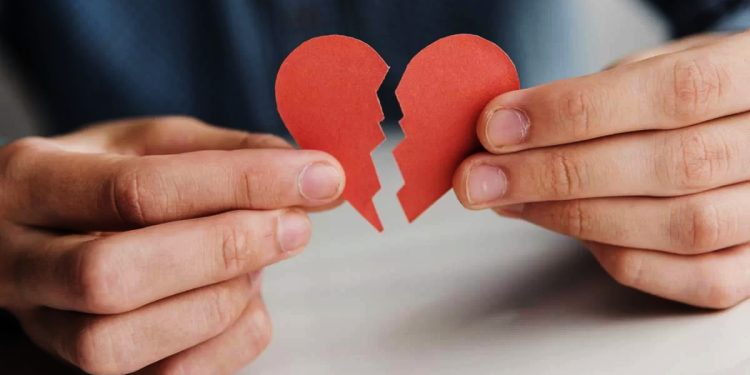 Mulher de 37 anos é vítima de estelionato amoroso