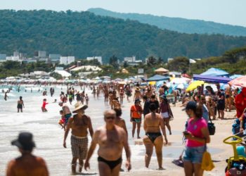 SC tem três praias preferidas no ranking de destinos para o carnaval