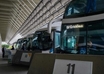 Feriadão de carnaval movimenta estradas de SC e rodoviárias do estado