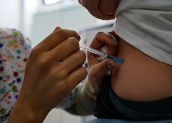 Secretaria de Saúde orienta atualização da carteira de vacinação após caso de sarampo no RS