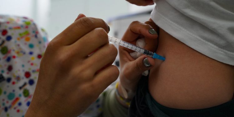 Secretaria de Saúde orienta atualização da carteira de vacinação após caso de sarampo no RS