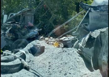 Homem morre em grave acidente entre carretas em Botuverá