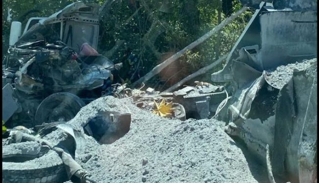 Homem morre em grave acidente entre carretas em Botuverá