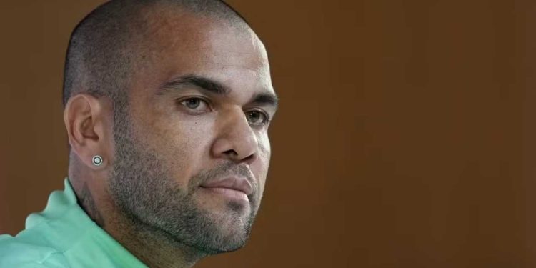 Justiça Espanhola concede liberdade provisória a Daniel Alves mediante pagamento de fiança de 1 milhão de euros