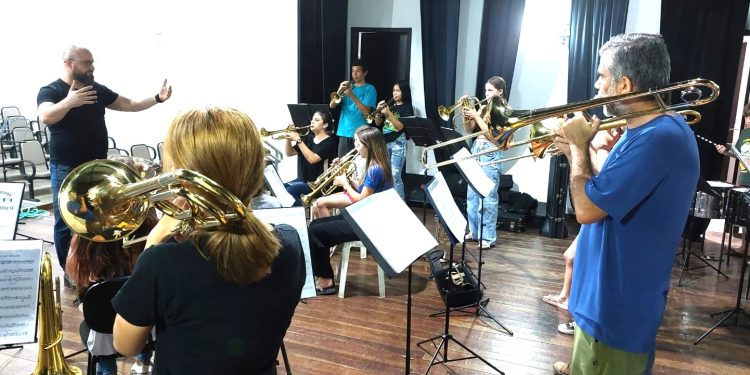 Banda Municipal de São João Batista participa de capacitação com maestro Jefferson Pinter