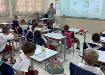 Saúde realiza palestra com orientações no combate ao mosquito da dengue na Escola do Aguti