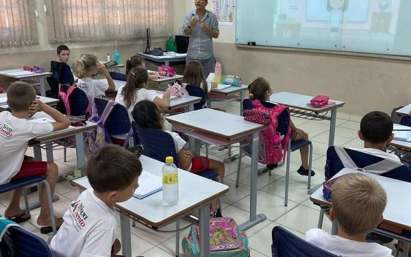 Saúde realiza palestra com orientações no combate ao mosquito da dengue na Escola do Aguti