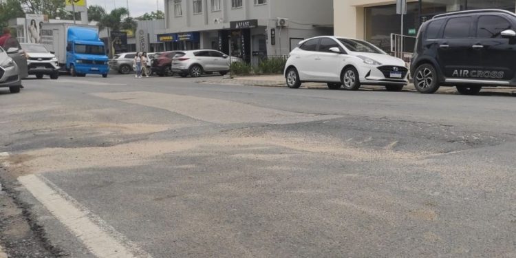 Prefeitura de São João Batista lança licitação para recapeamento asfáltico no Centro