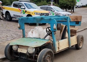 PMRv flagra veículo artesanal circulando pela SC-390, em Celso Ramos