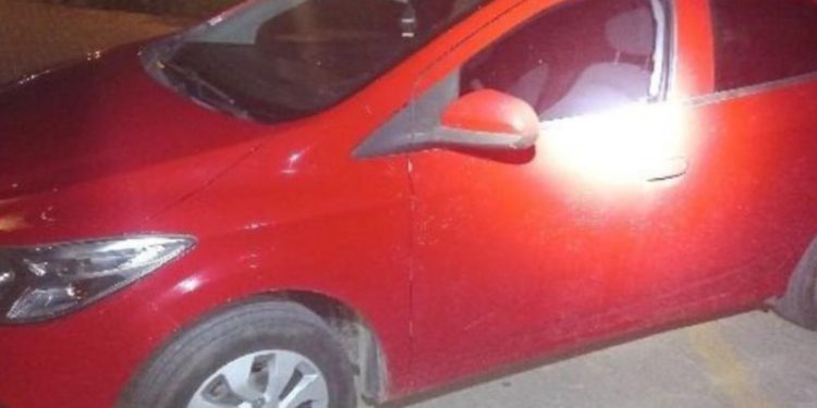 Casal fica ferido em acidente entre carro e moto em Canelinha