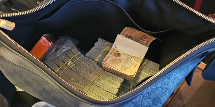 Polícia Federal de Curitiba deflagra a Operação FOLLOW THE MONEY