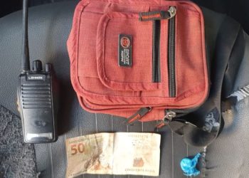 Após denúncias Policia Militar em operação de combate ao trafico prende suspeitos e encontra droga