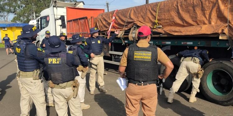 Operação flagra 244 toneladas de excesso de peso em rodovias federais do Planalto Norte catarinense