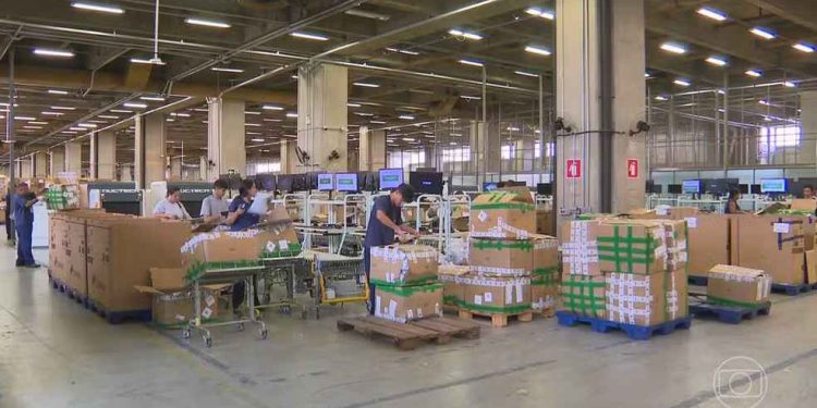 Os gastos dos consumidores brasileiros em compras internacionais totalizaram R$ 6,4 bilhões no ano de 2023