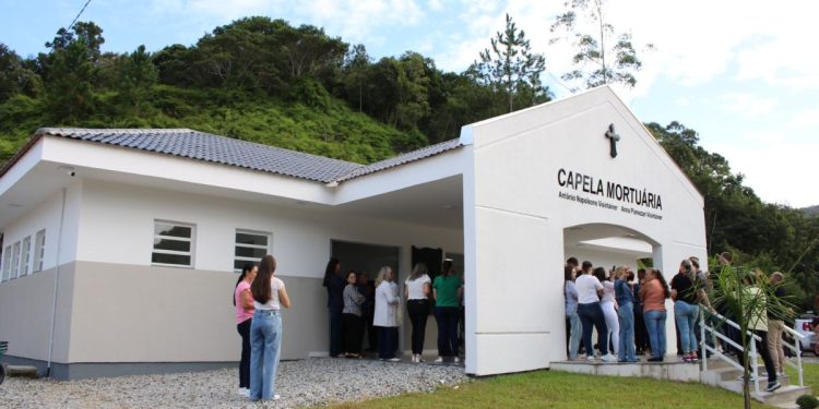 Nova Trento inaugura capela mortuária no bairro Vígolo