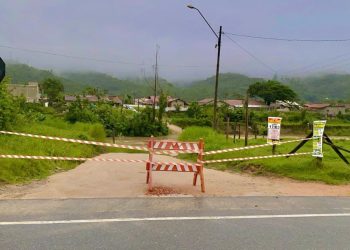 Prefeitura suspende tráfego de veículos sobre a ponte provisória no acesso ao bairro Colônia Nova Itália