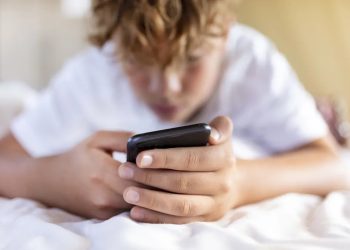 Flórida aprova lei que proíbe redes sociais para menores de 14 anos