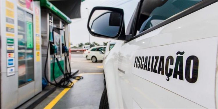 PROCON SC realiza fiscalização aos postos de combustíveis da Grande Florianópolis