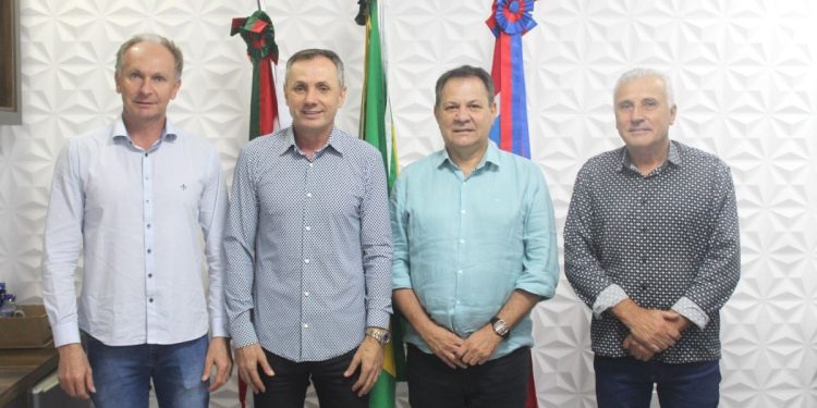 Prefeito de São João Batista recebe visita do Ceo do Grupo Koch