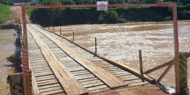 Travessia sobre ponte provisória da Colônia Nova Itália é liberada para veículos leves e utilitários