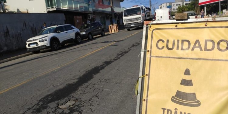 Trecho da rua Zunino Neto receberá recapeamento asfáltico na tarde desta segunda-feira