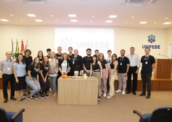 Colégio Unifebe recebe estudantes italianos em intercâmbio cultural