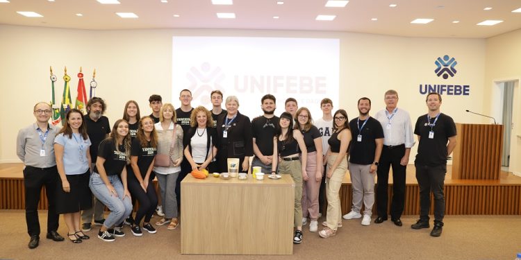 Colégio Unifebe recebe estudantes italianos em intercâmbio cultural