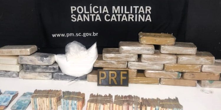 PRF e Polícia Militar apreendem cocaína e crack durante ação conjunta