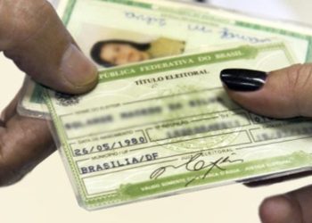 Cartórios em Santa Catarina estendem o horário de atendimento para dar suporte à reta final do cadastro eleitoral.