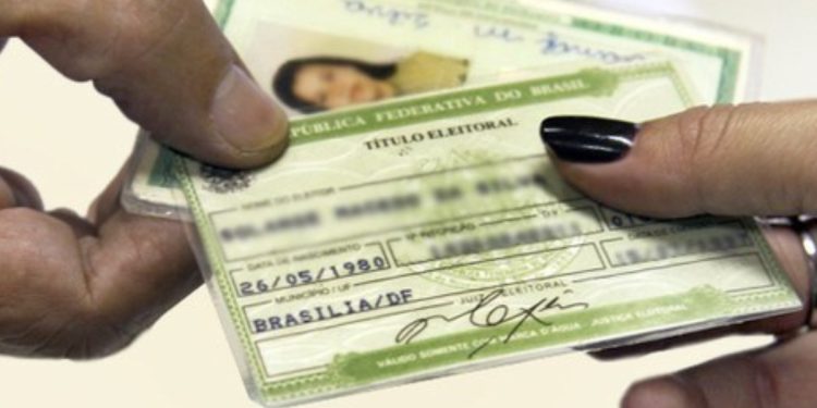 Cartórios em Santa Catarina estendem o horário de atendimento para dar suporte à reta final do cadastro eleitoral.