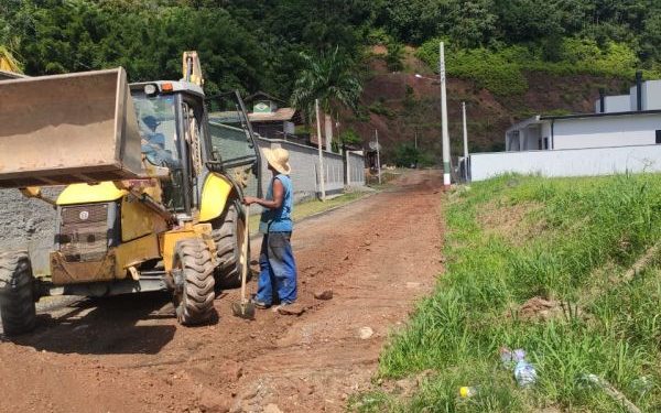 Samae amplia rede de abastecimento de água na rua Trentina, bairro Ponta Fina Sul