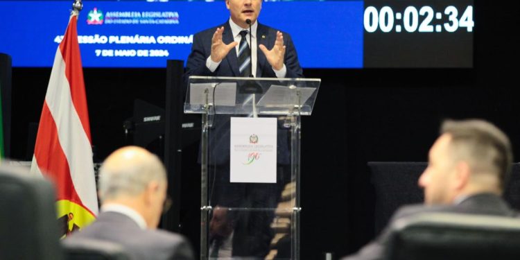 Deputado Altair Silva apresenta projeto que retira benefícios sociais de invasores de terra em SC