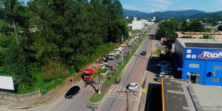 São João Batista envia comboio de maquinários e caminhões para prestar apoio ao RS