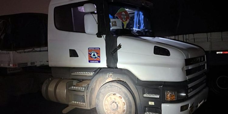 PRF e Polícia Militar de Santa Catarina encontram 51 kg de cocaína e crack em carreta com donativos para o Rio Grande do Sul