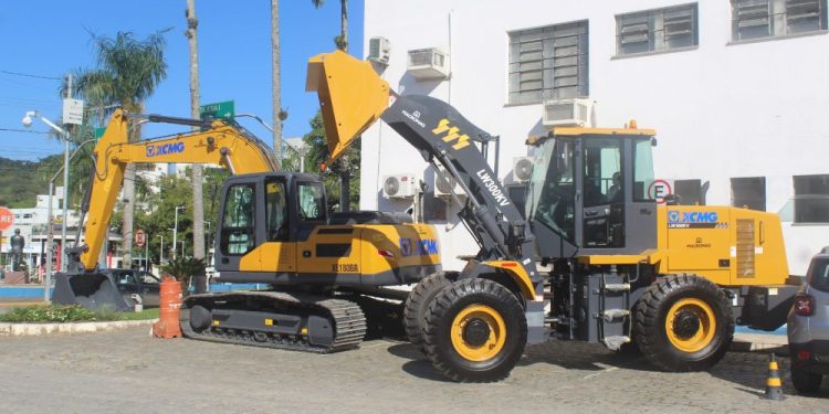 Prefeitura de São João Batista reforça frota de máquinas pesadas da Infraestrutura
