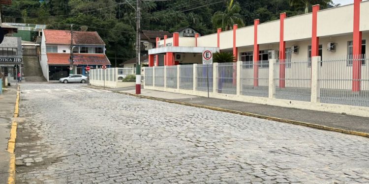 Prefeitura de Nova Trento implementa mudanças na Rua Francisco Valle, no Centro