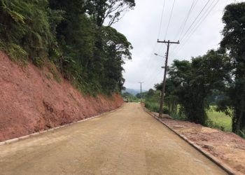Prefeitura de Nova Trento conclui pavimentação na rua Felipe Schmidt, bairro Ponta Fina Sul