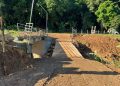 Secretaria de Obras constrói ponte provisória na Ponta Fina Sul e trânsito é liberado