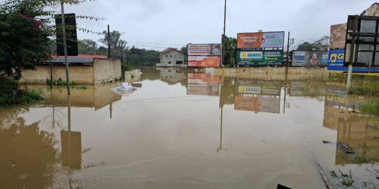 Chuvas em SC: 24 municípios registram ocorrências e oito decretam situação de emergência