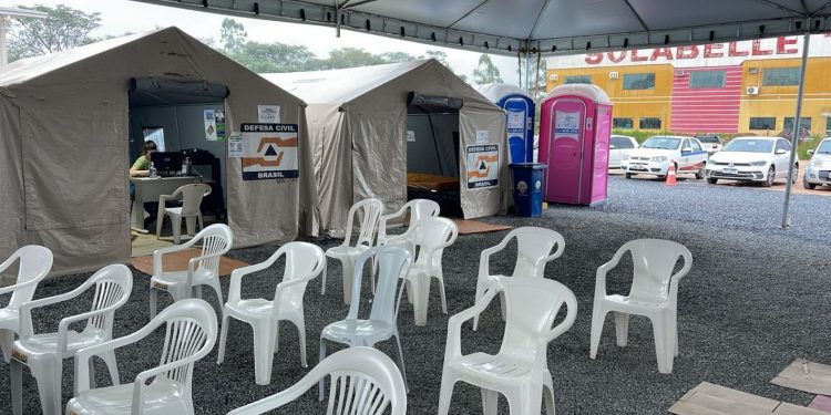 Tendas instaladas pelo Exército em São João Batista serão levadas ao RS
